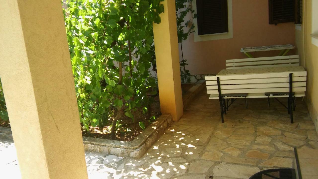 Apartmani Vitkovic II Cres Esterno foto