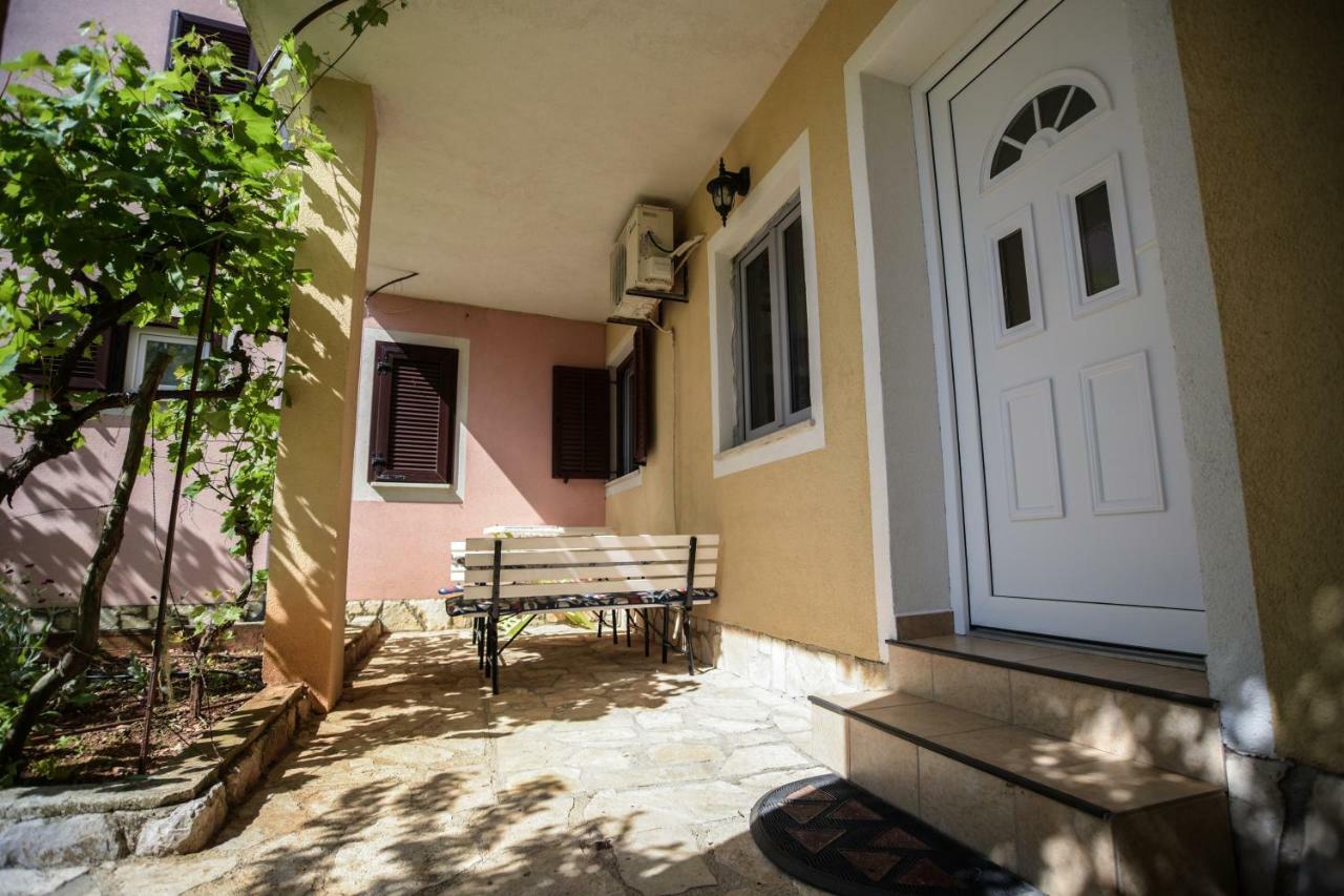 Apartmani Vitkovic II Cres Esterno foto