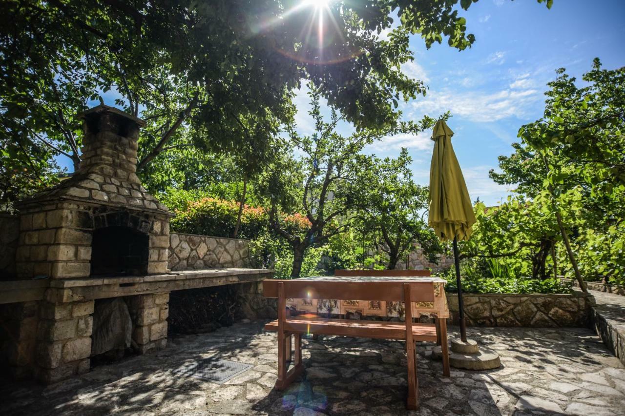 Apartmani Vitkovic II Cres Esterno foto