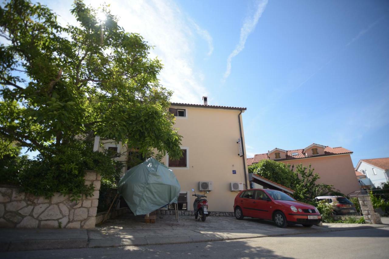 Apartmani Vitkovic II Cres Esterno foto