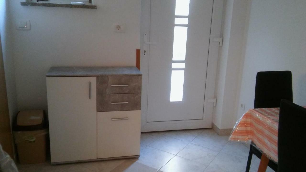 Apartmani Vitkovic II Cres Esterno foto