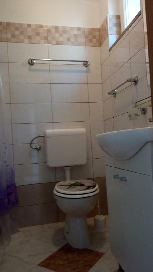 Apartmani Vitkovic II Cres Esterno foto