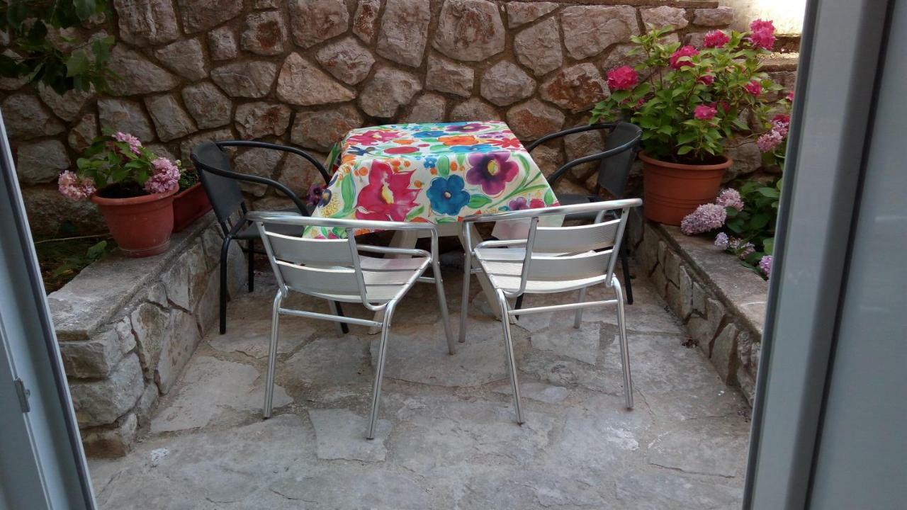 Apartmani Vitkovic II Cres Esterno foto