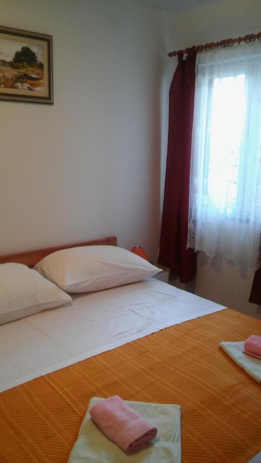 Apartmani Vitkovic II Cres Esterno foto